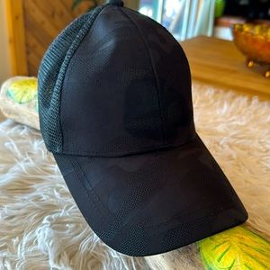 Black camo ponytail trucker hat
